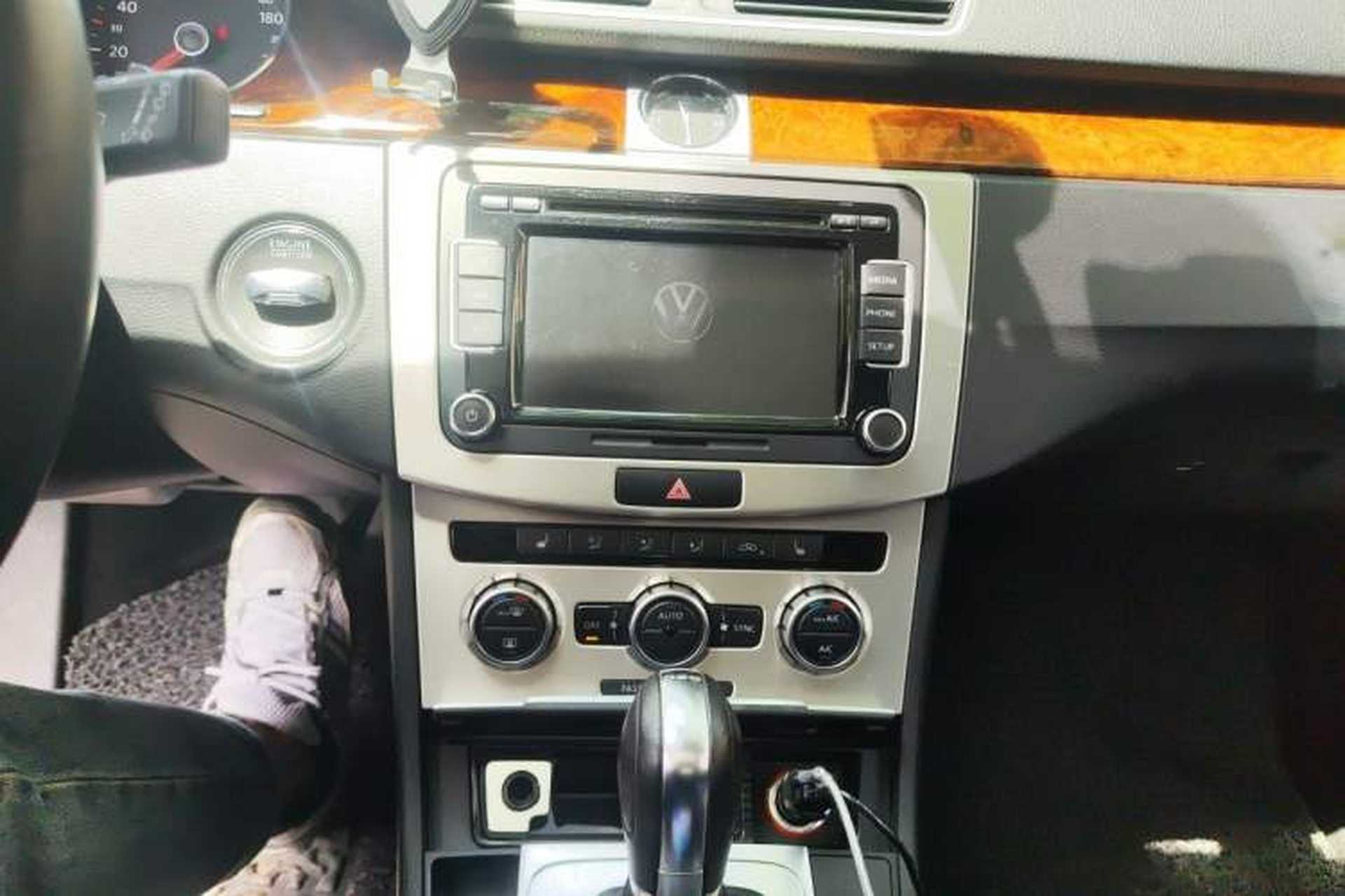 Used Volkswagen Magotan 2012 Travel Edition 2.0 TSI Comfort Version Audio And AC Panel