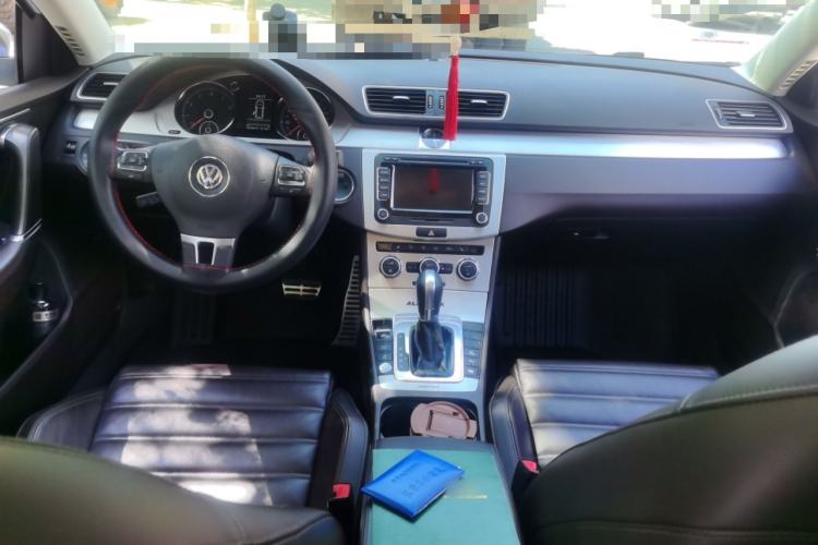 Used Volkswagen Magotan 2012 Travel Edition 2.0 TSI Four-Wheel Drive Luxury Version Center Console