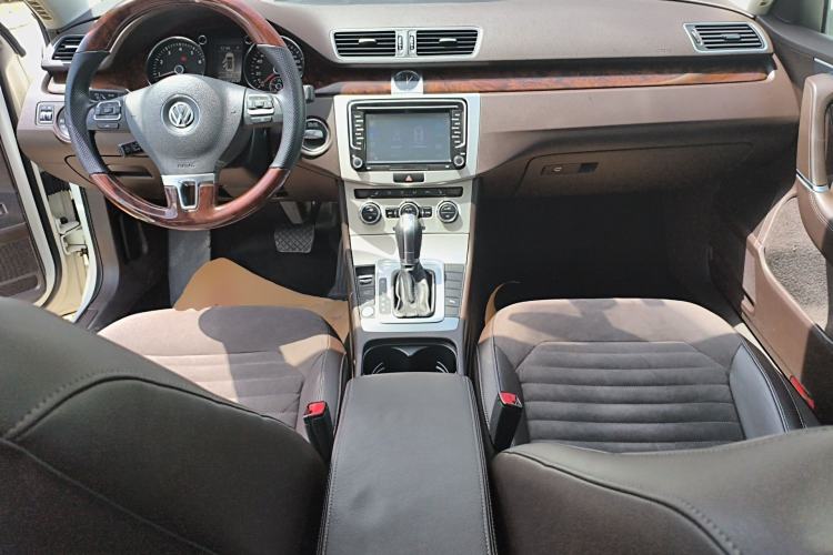 Used Volkswagen Magotan 2012 Travel Edition 2.0 TSI Comfort Version Center Console