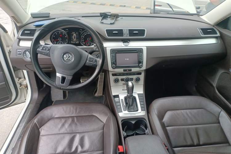Used Volkswagen Magotan 2012 Travel Edition 2.0 TSI 4x4 Comfort Version Center Console