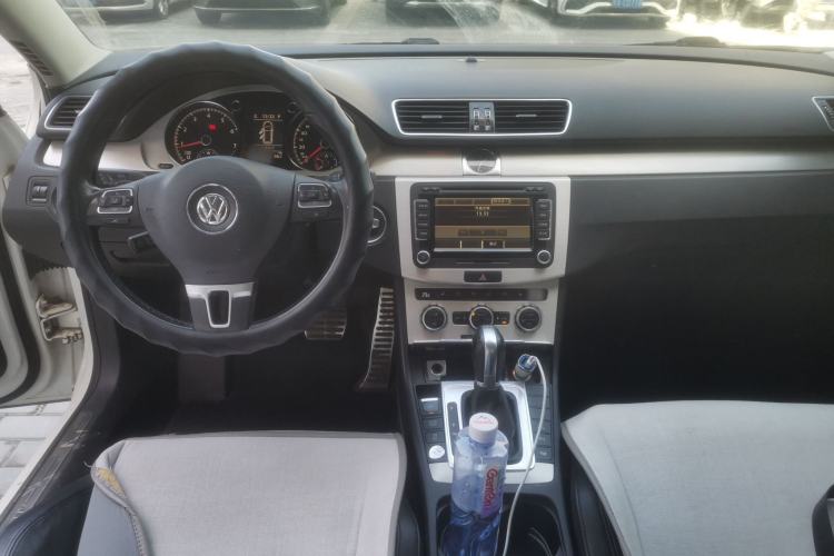 Used Volkswagen Magotan 2012 Travel Edition 2.0 TSI Four-Wheel Drive Luxury Version Center Console