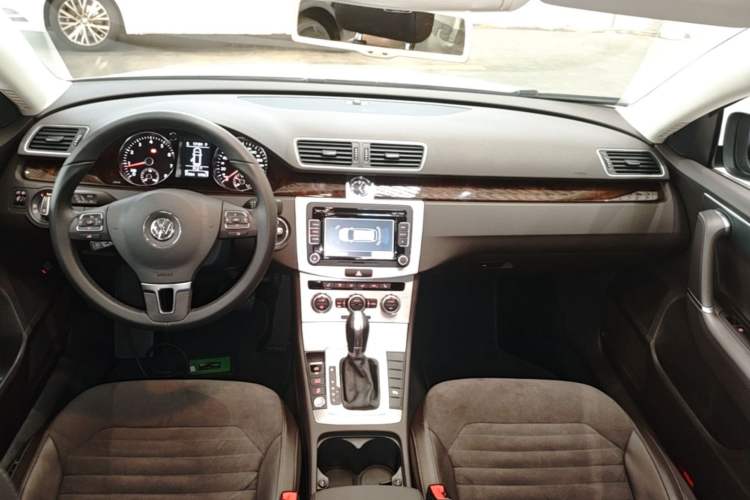 Used Volkswagen Magotan 2012 Travel Edition 2.0 TSI Comfort Version Center Console