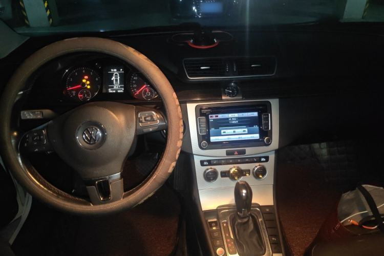 Used Volkswagen Magotan 2012 Revised Version 2.0 TSI Supreme Edition Center Console