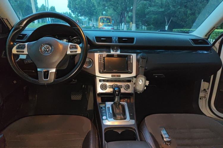 Used Volkswagen Magotan 2012 Travel Edition 2.0 TSI Comfort Version Center Console