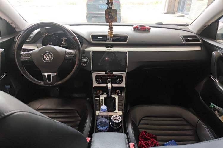 Used Volkswagen Magotan 2012 Revised Version 1.8TSI Leading Edition Center Console