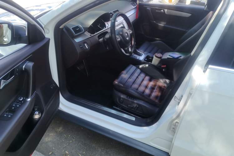 Used Volkswagen Magotan 2012 Travel Edition 2.0 TSI Four-Wheel Drive Luxury Version Driver Seat