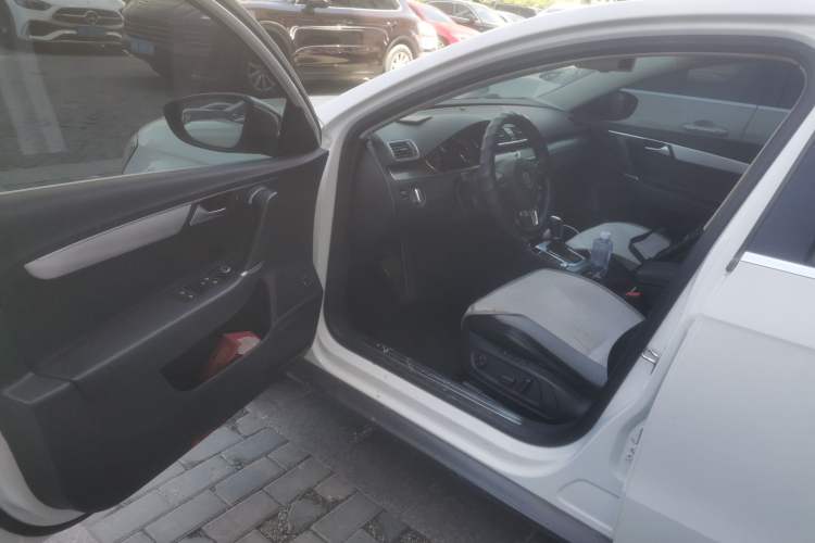 Used Volkswagen Magotan 2012 Travel Edition 2.0 TSI Four-Wheel Drive Luxury Version Driver Seat