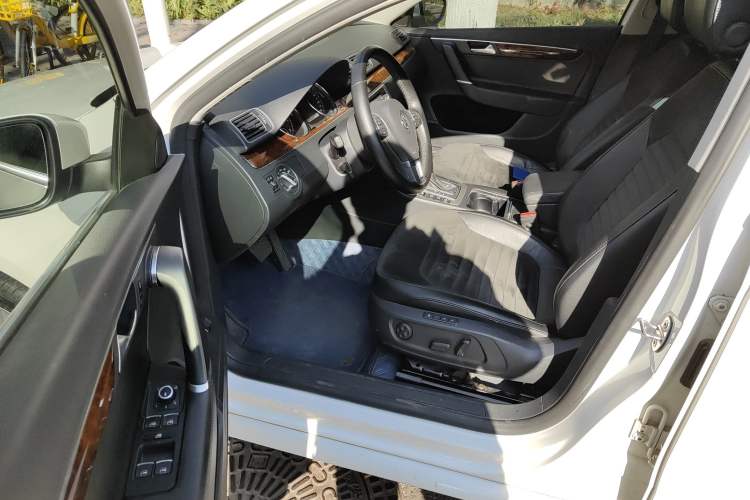 Used Volkswagen Magotan 2012 Travel Edition 2.0 TSI Comfort Version Driver Seat