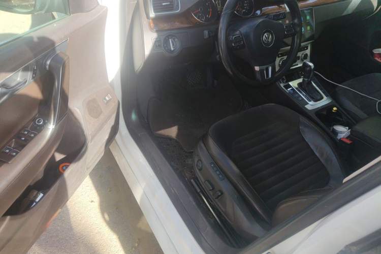 Used Volkswagen Magotan 2012 Travel Edition 2.0 TSI Comfort Version Driver Seat