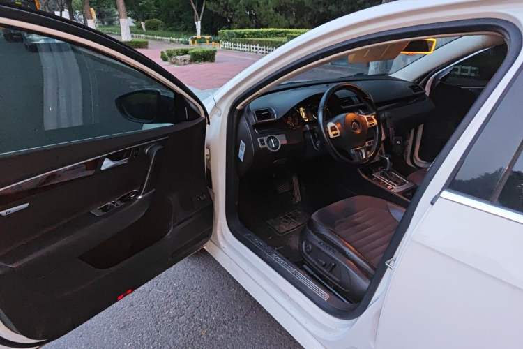 Used Volkswagen Magotan 2012 Travel Edition 2.0 TSI Comfort Version Driver Seat