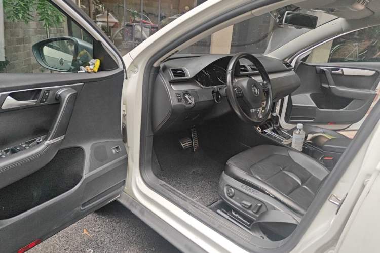 Used Volkswagen Magotan 2012 Travel Edition 2.0 TSI 4x4 Comfort Version Driver Seat