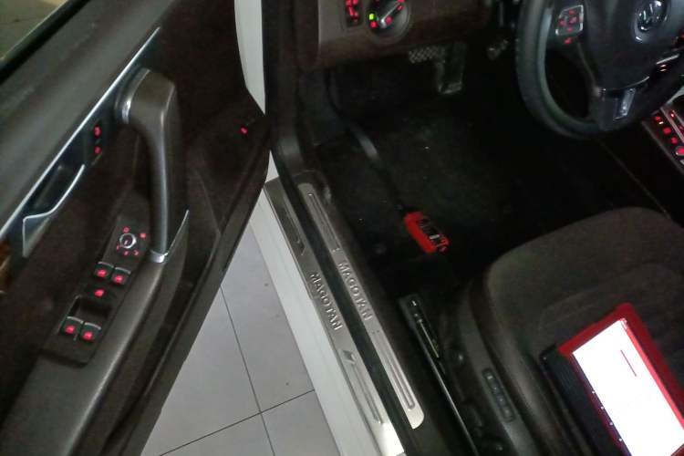 Used Volkswagen Magotan 2012 Travel Edition 2.0 TSI Comfort Version Driver Seat