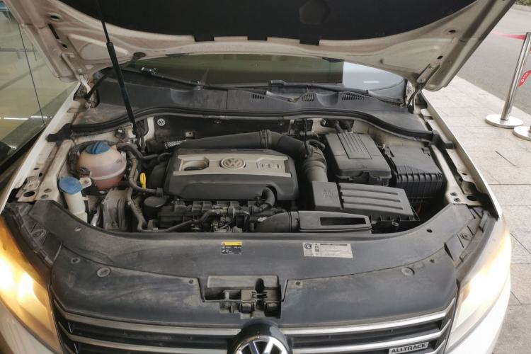 Used Volkswagen Magotan 2012 Travel Edition 2.0 TSI 4x4 Comfort Version Engine Bay