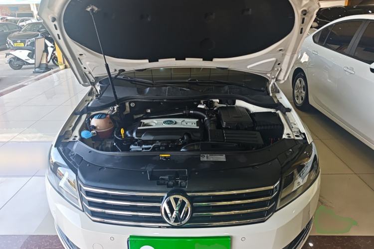 Used Volkswagen Magotan 2012 Travel Edition 2.0 TSI Comfort Version Engine Bay