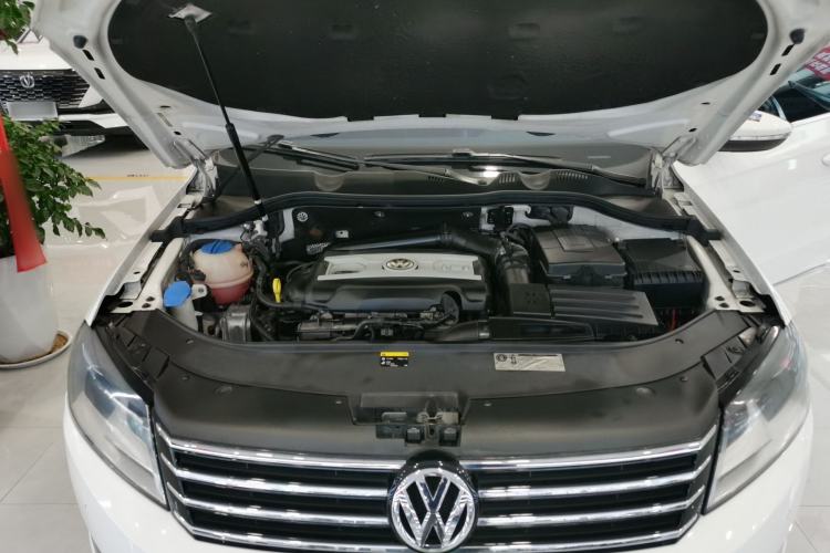 Used Volkswagen Magotan 2012 Travel Edition 2.0 TSI Comfort Version Engine Bay