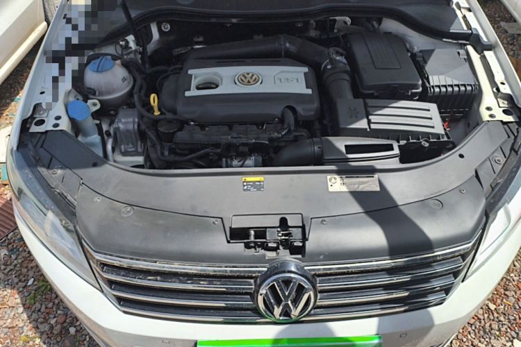 Used Volkswagen Magotan 2012 Travel Edition 2.0 TSI Comfort Version Engine Bay