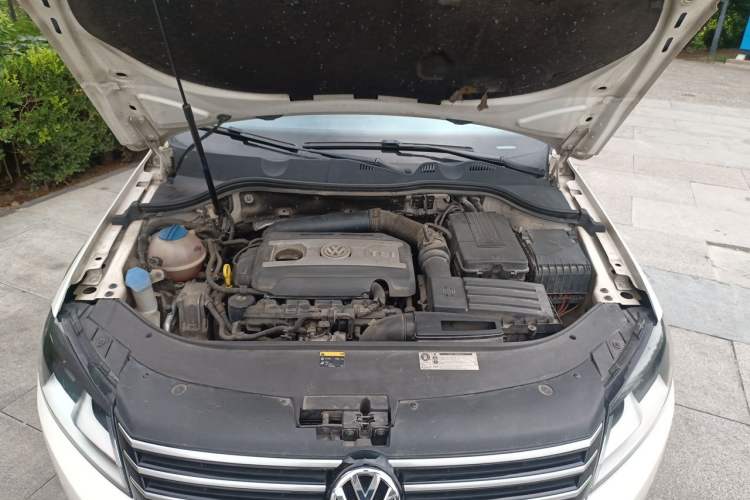 Used Volkswagen Magotan 2012 Travel Edition 2.0 TSI 4x4 Comfort Version Engine Bay