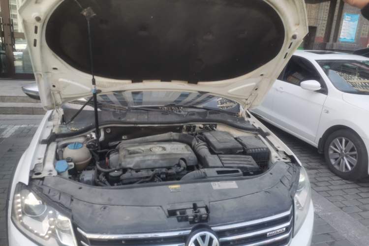 Used Volkswagen Magotan 2012 Travel Edition 2.0 TSI Four-Wheel Drive Luxury Version Engine Bay