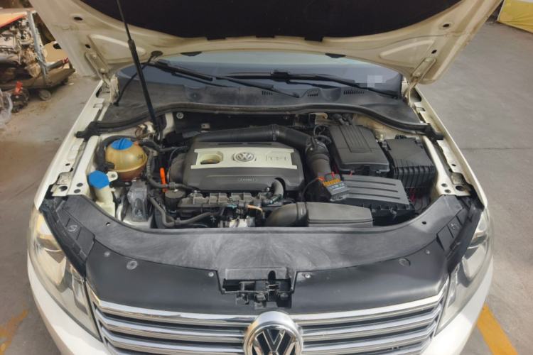 Used Volkswagen Magotan 2012 Facelift 1.8TSI Prestige Model Engine Bay