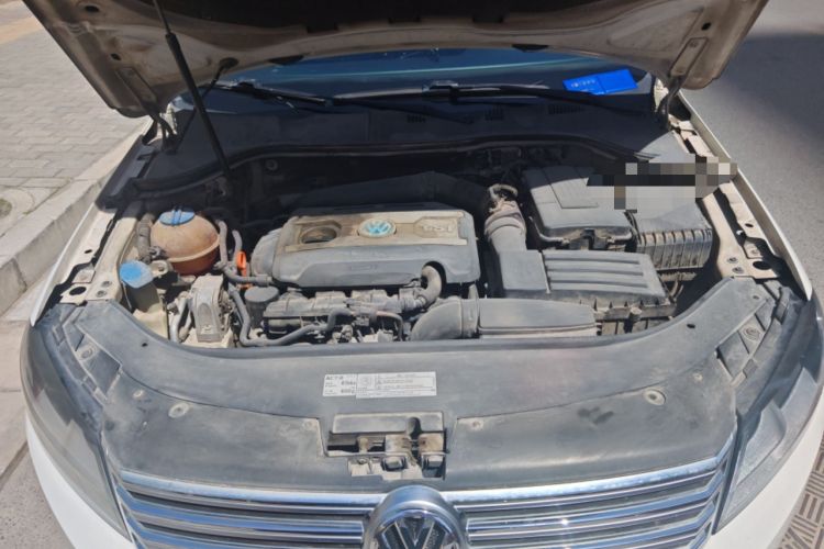 Used Volkswagen Magotan 2012 Revised Version 1.8TSI Leading Edition Engine Bay