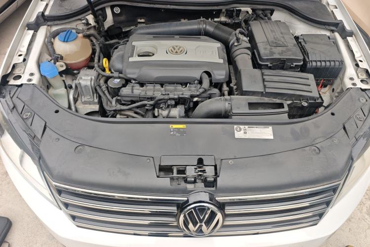 Used Volkswagen Magotan 2012 Travel Edition 2.0 TSI Comfort Version Engine Bay
