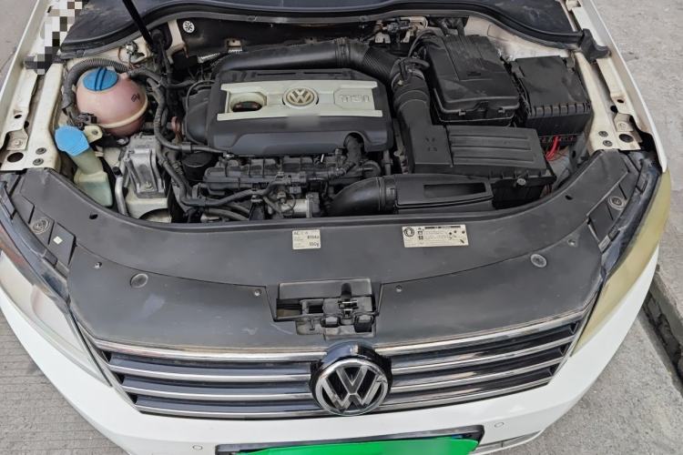 Used Volkswagen Magotan 2012 Travel Edition 2.0 TSI Comfort Version Engine Bay
