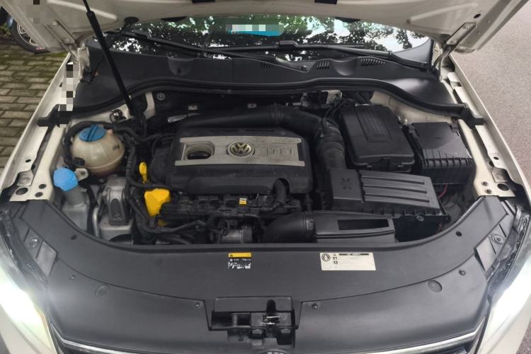Used Volkswagen Magotan 2012 Travel Edition 2.0 TSI Comfort Version Engine Bay