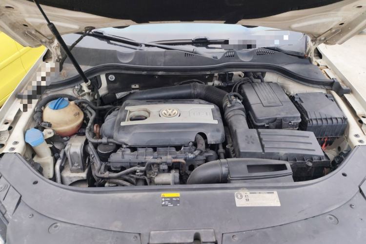 Used Volkswagen Magotan 2012 Travel Edition 2.0 TSI Luxury Version Engine Bay