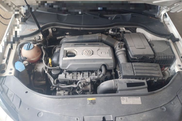 Used Volkswagen Magotan 2012 Travel Edition 2.0 TSI Comfort Version Engine Bay