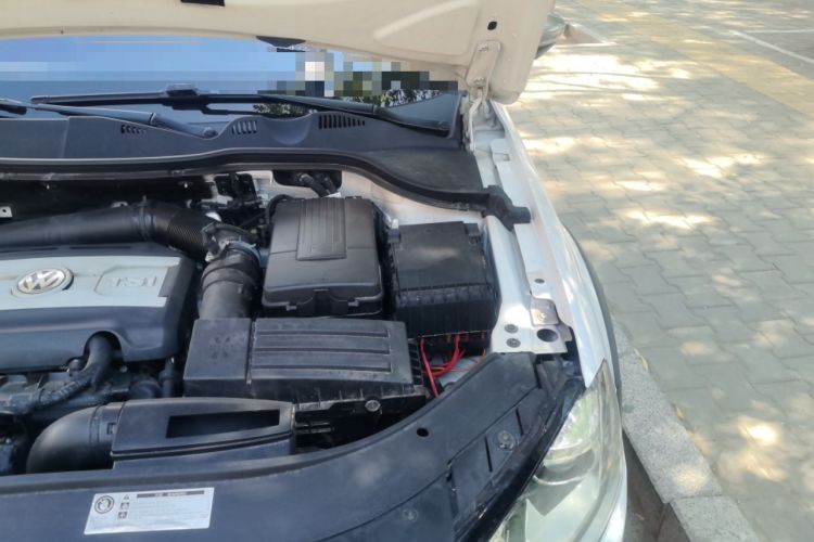 Used Volkswagen Magotan 2012 Travel Edition 2.0 TSI Four-Wheel Drive Luxury Version Engine Bay Left
