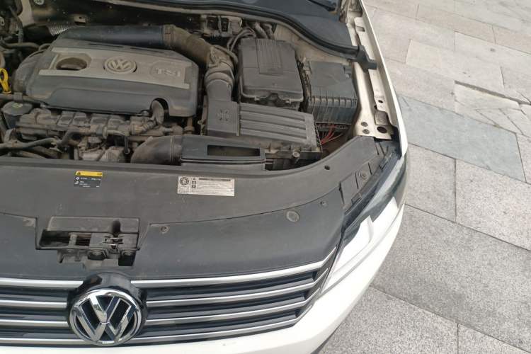 Used Volkswagen Magotan 2012 Travel Edition 2.0 TSI 4x4 Comfort Version Engine Bay Left