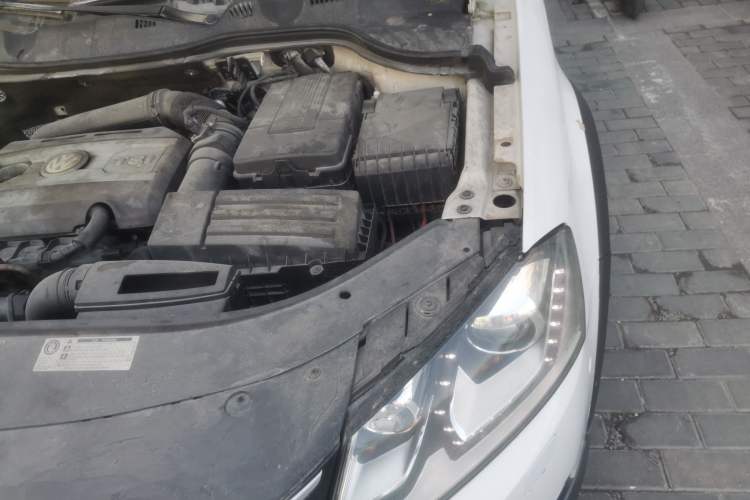 Used Volkswagen Magotan 2012 Travel Edition 2.0 TSI Four-Wheel Drive Luxury Version Engine Bay Left