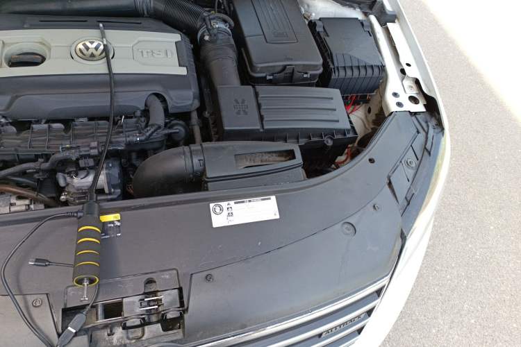 Used Volkswagen Magotan 2012 Travel Edition 2.0 TSI 4x4 Comfort Version Engine Bay Left