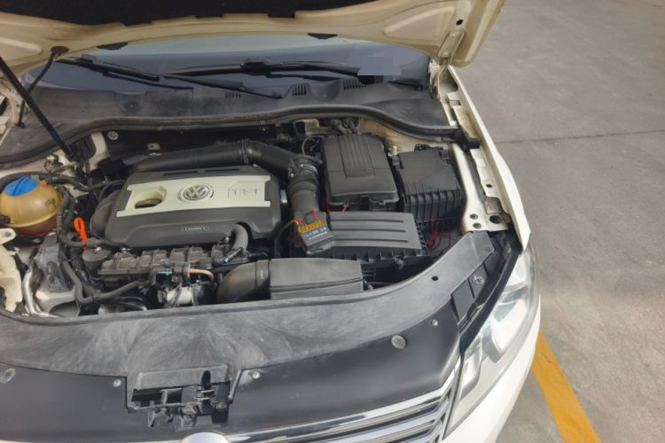 Used Volkswagen Magotan 2012 Facelift 1.8TSI Prestige Model Engine Bay Left