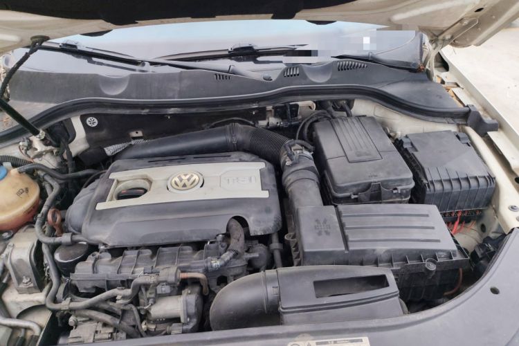 Used Volkswagen Magotan 2012 Travel Edition 2.0 TSI Luxury Version Engine Bay Left