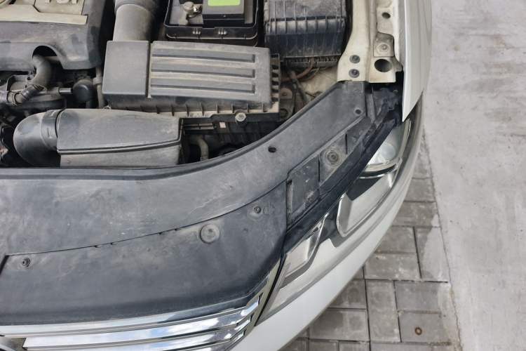 Used Volkswagen Magotan 2012 2.0 TSI Ultimate Edition Engine Bay Left