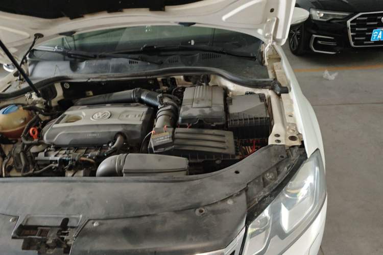 Used Volkswagen Magotan 2012 Facelift 1.8TSI Prestige Model Engine Bay Left