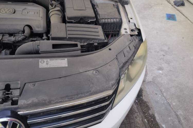 Used Volkswagen Magotan 2012 Travel Edition 2.0 TSI Luxury Version Engine Bay Left