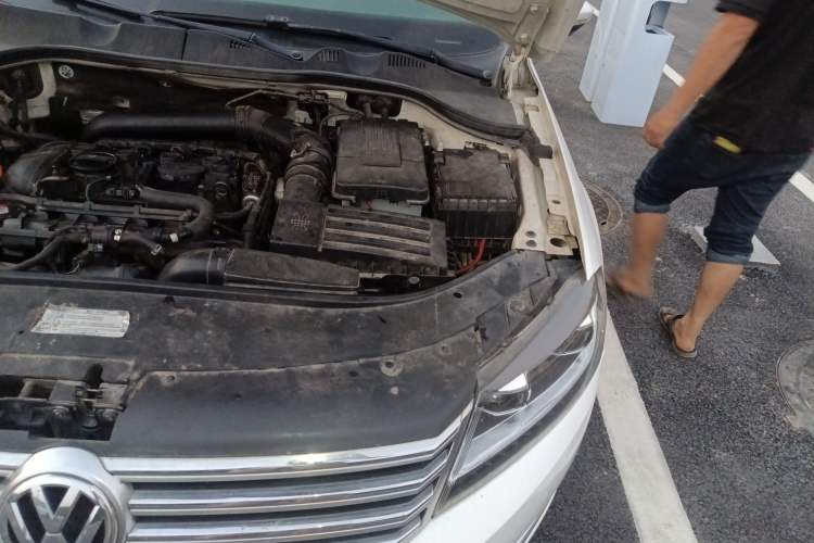 Used Volkswagen Magotan 2012 1.8TSI Luxury Model Engine Bay Left