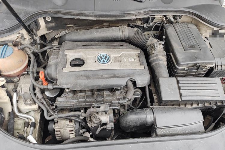 Used Volkswagen Magotan 2012 1.8TSI Luxury Model Engine Bay