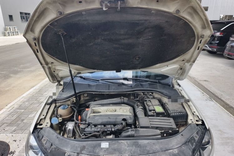 Used Volkswagen Magotan 2012 2.0 TSI Ultimate Edition Engine Bay