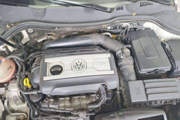 Used Volkswagen Magotan 2012 Travel Edition 2.0 TSI 4x4 Comfort Version Engine Bay