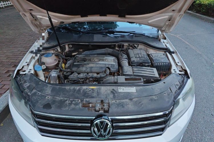 Used Volkswagen Magotan 2012 Travel Edition 2.0 TSI Comfort Version Engine Bay