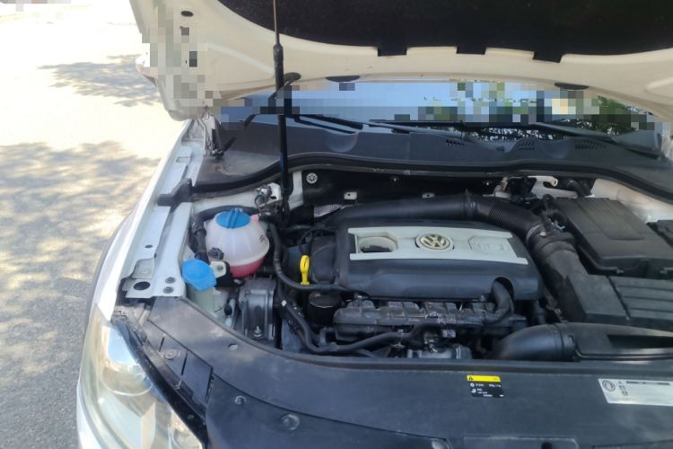 Used Volkswagen Magotan 2012 Travel Edition 2.0 TSI Four-Wheel Drive Luxury Version Engine Bay Right