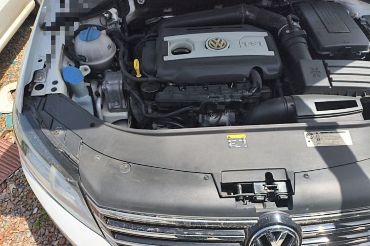 Used Volkswagen Magotan 2012 Travel Edition 2.0 TSI Comfort Version Engine Bay Right