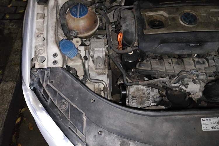 Used Volkswagen Magotan 2012 Revised 1.8TSI Luxury Version Engine Bay Right