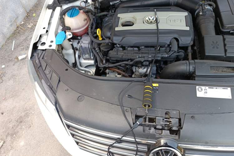 Used Volkswagen Magotan 2012 Travel Edition 2.0 TSI 4x4 Comfort Version Engine Bay Right
