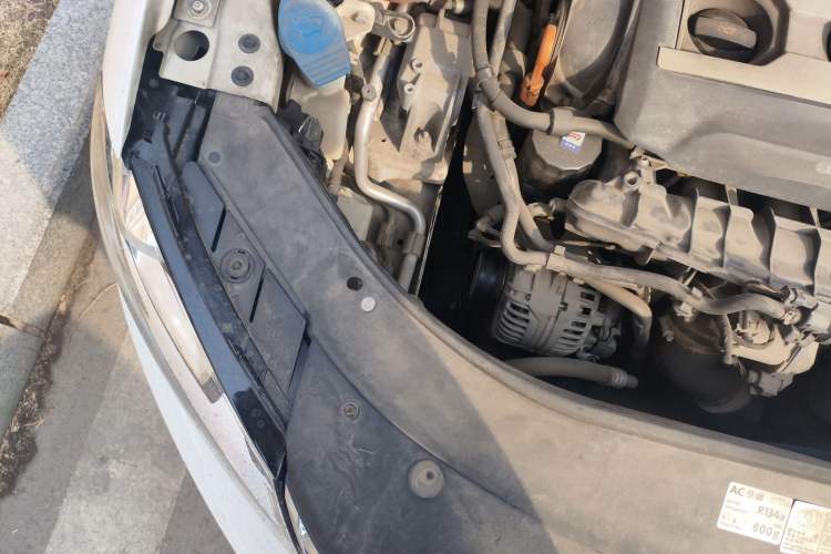 Used Volkswagen Magotan 2012 1.8TSI Luxury Model Engine Bay Right