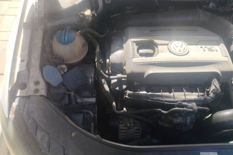 Used Volkswagen Magotan 2012 Travel Edition 2.0 TSI Comfort Version Engine Bay Right