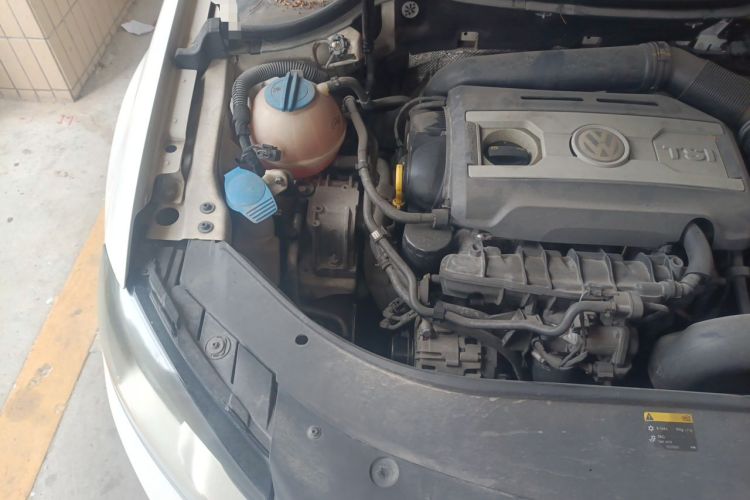 Used Volkswagen Magotan 2012 Travel Edition 2.0 TSI Comfort Version Engine Bay Right